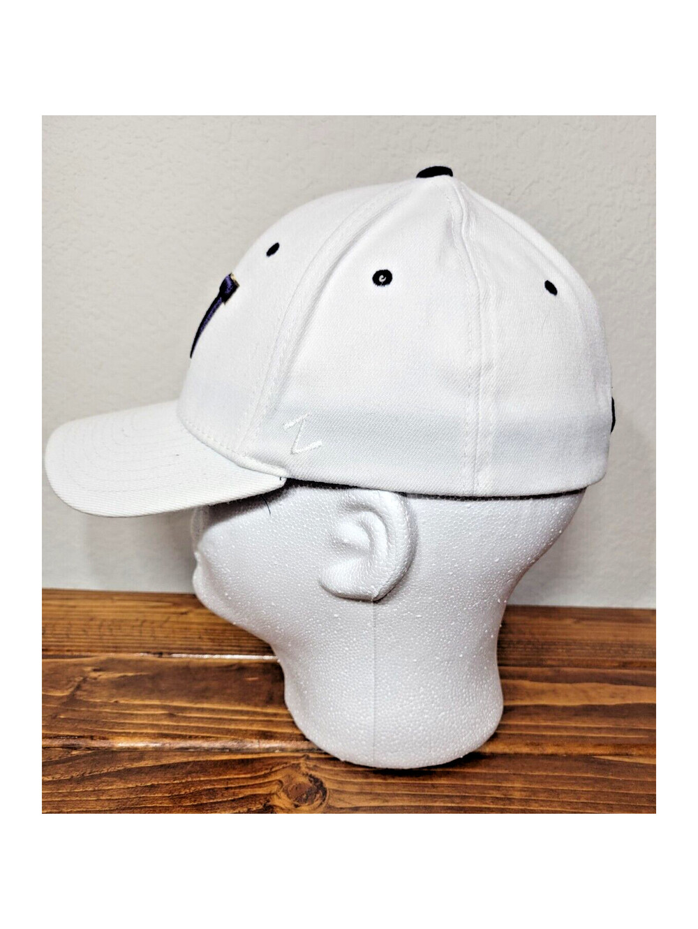 UW Huskies Flex Fit M / L Zephyr Hat Cap University of Washington NCAA White - Picture 2 of 8